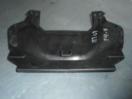 MASKA IZMEDJU SEDISTA