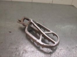 PREDNJI DESNI NOGOSTOP