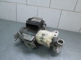 KLAPNA GASA SA USISNOM GRANOM